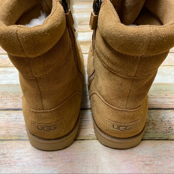 UGG Viki Suede and Shearling Waterproof Boot - Picture 5 of 10